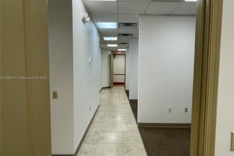 Propiedad comercial en venta en Coral Springs, Florida № 1950388 - foto 20