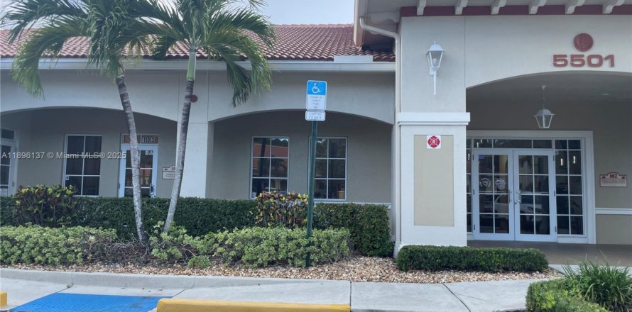 Propiedad comercial en Coral Springs, Florida № 1950388