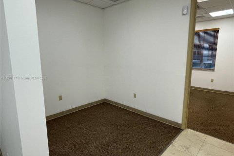 Propiedad comercial en venta en Coral Springs, Florida № 1950388 - foto 12