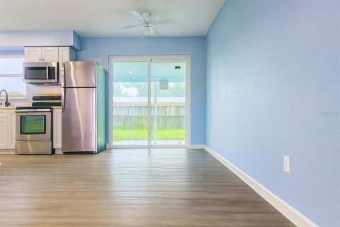 Casa en alquiler en Titusville, Florida, 3 dormitorios, 98.1 m2 № 1913790 - foto 6