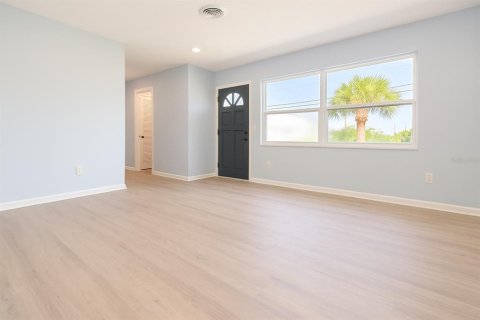 Casa en alquiler en Titusville, Florida, 3 dormitorios, 98.1 m2 № 1913790 - foto 2