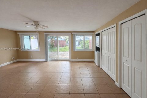 Casa en alquiler en Dania Beach, Florida, 2 dormitorios, 150.13 m2 № 2024802 - foto 3