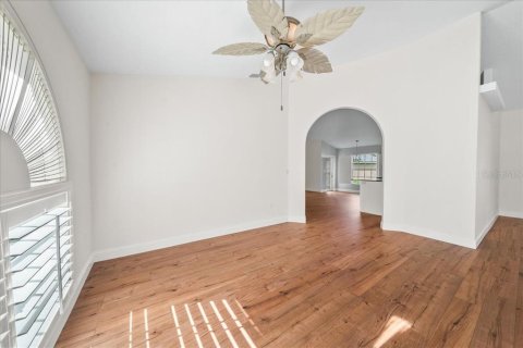 Villa ou maison à vendre à Palm Bay, Floride: 3 chambres, 235.14 m2 № 2142011 - photo 4