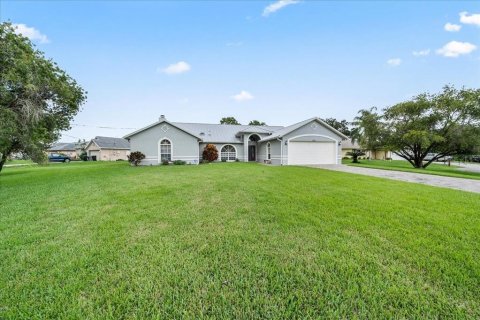 Villa ou maison à vendre à Palm Bay, Floride: 3 chambres, 235.14 m2 № 2142011 - photo 2