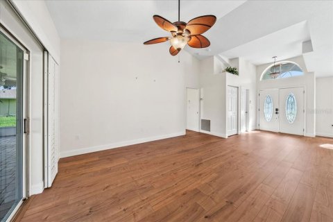 Villa ou maison à vendre à Palm Bay, Floride: 3 chambres, 235.14 m2 № 2142011 - photo 6