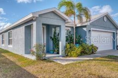 House in Auburndale, Florida 3 bedrooms, 150.13 sq.m. № 1808135 - photo 3