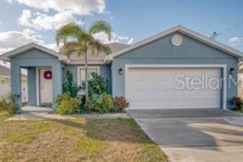 House in Auburndale, Florida 3 bedrooms, 150.13 sq.m. № 1808135 - photo 1