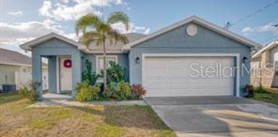 House in Auburndale, Florida 3 bedrooms, 150.13 sq.m. № 1808135