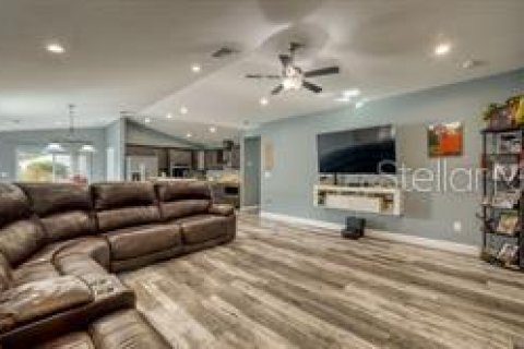 House in Auburndale, Florida 3 bedrooms, 150.13 sq.m. № 1808135 - photo 6