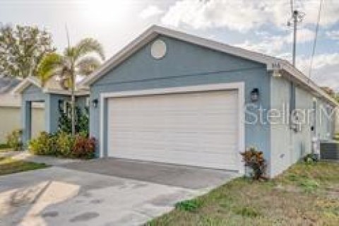 House in Auburndale, Florida 3 bedrooms, 150.13 sq.m. № 1808135 - photo 2