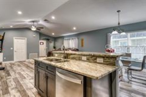 House in Auburndale, Florida 3 bedrooms, 150.13 sq.m. № 1808135 - photo 19