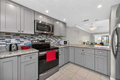 Condo in Punta Gorda, Florida, 2 bedrooms № 2105806 - photo 9