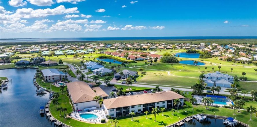 Condo in Punta Gorda, Florida, 2 bedrooms № 2105806