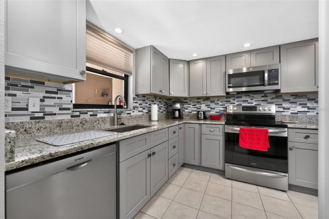 Condo in Punta Gorda, Florida, 2 bedrooms № 2105806 - photo 8