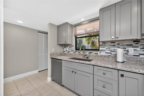 Condo in Punta Gorda, Florida, 2 bedrooms № 2105806 - photo 12