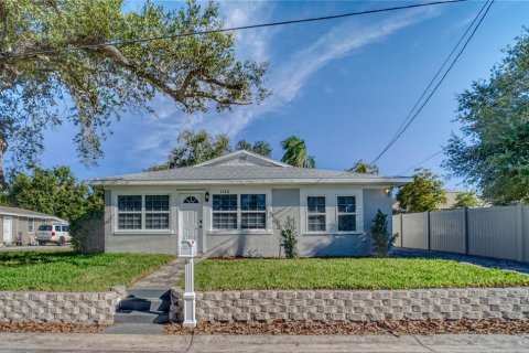 Casa en venta en Clearwater, Florida, 3 dormitorios, 136.75 m2 № 1911408 - foto 1