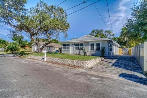 Casa en venta en Clearwater, Florida, 3 dormitorios, 136.75 m2 № 1911408 - foto 2