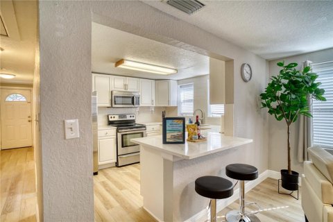House in Clearwater, Florida 3 bedrooms, 136.75 sq.m. № 1911408 - photo 12