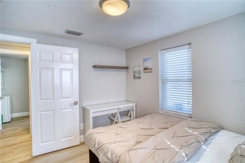 House in Clearwater, Florida 3 bedrooms, 136.75 sq.m. № 1911408 - photo 17