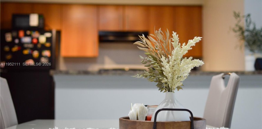 Кондоминиум с 2 спальнями в Корал-Спрингс, Флорида № 2006420