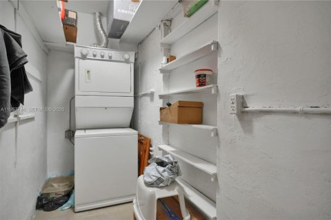 Commercial property in Wilton Manors, Florida 195.93 sq.m. № 2020744 - photo 5