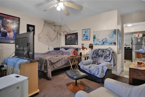 Commercial property in Wilton Manors, Florida 195.93 sq.m. № 2020744 - photo 9