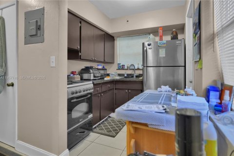 Commercial property in Wilton Manors, Florida 195.93 sq.m. № 2020744 - photo 7