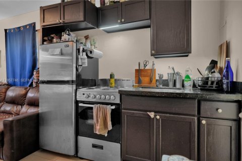 Commercial property in Wilton Manors, Florida 195.93 sq.m. № 2020744 - photo 11