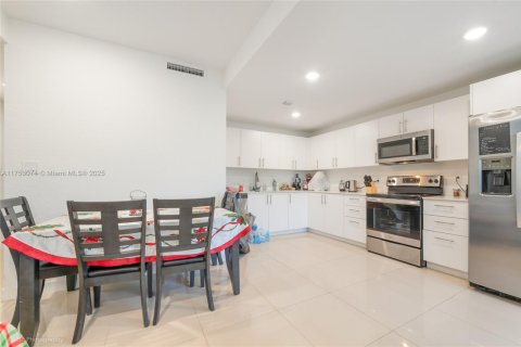 Adosado en venta en Homestead, Florida, 4 dormitorios, 129.88 m2 № 1860002 - foto 4