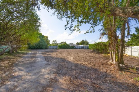 Terrain à vendre à Miami, Floride № 1992595 - photo 11