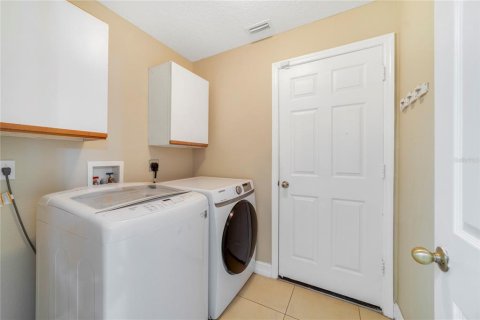 House in Orlando, Florida 6 bedrooms, 330.27 sq.m. № 1750933 - photo 13