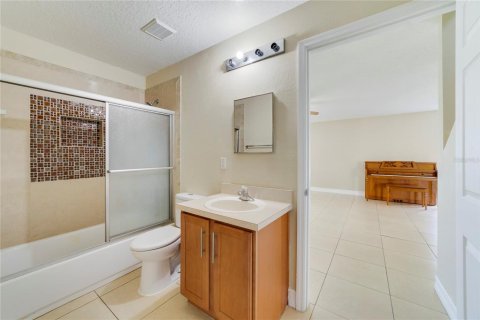 House in Orlando, Florida 6 bedrooms, 330.27 sq.m. № 1750933 - photo 12