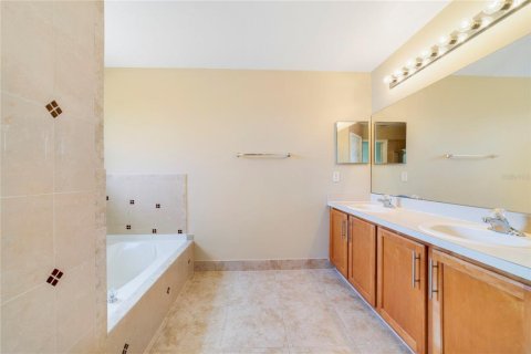 House in Orlando, Florida 6 bedrooms, 330.27 sq.m. № 1750933 - photo 18