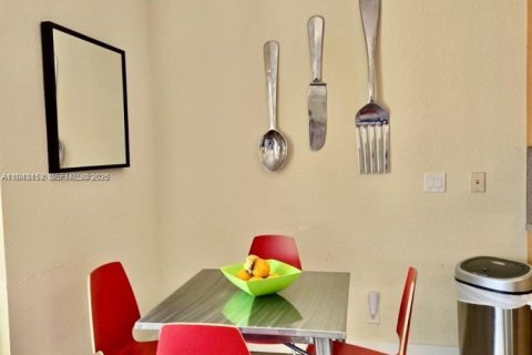 Casa en venta en Weston, Florida, 5 dormitorios, 248.23 m2 № 1999482 - foto 11