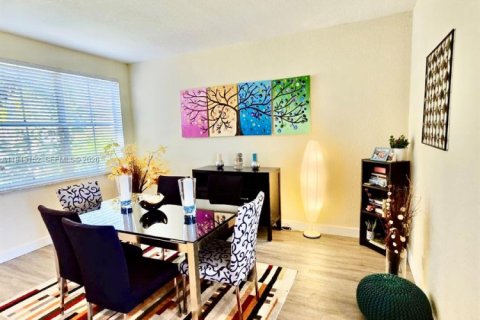 Casa en venta en Weston, Florida, 5 dormitorios, 248.23 m2 № 1999482 - foto 4