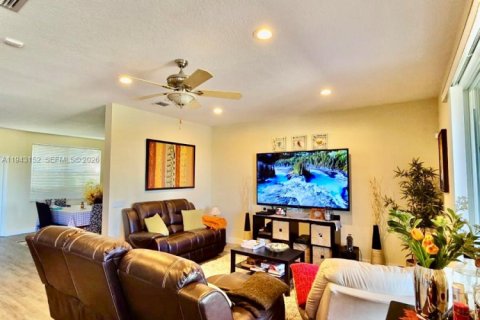 Casa en venta en Weston, Florida, 5 dormitorios, 248.23 m2 № 1999482 - foto 9