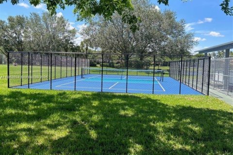 Casa en venta en Weston, Florida, 5 dormitorios, 248.23 m2 № 1999482 - foto 25