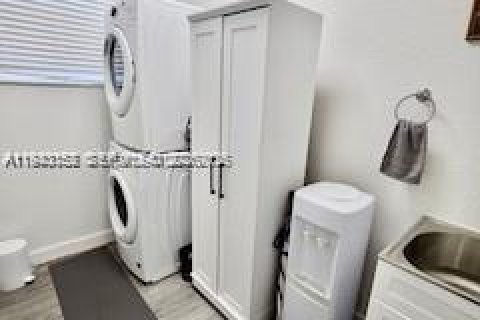 Casa en venta en Weston, Florida, 5 dormitorios, 248.23 m2 № 1999482 - foto 17