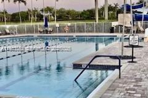 Casa en venta en Weston, Florida, 5 dormitorios, 248.23 m2 № 1999482 - foto 29