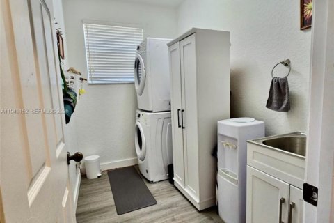 Casa en venta en Weston, Florida, 5 dormitorios, 248.23 m2 № 1999482 - foto 18