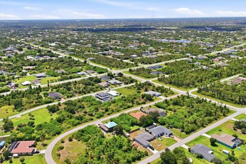 Villa ou maison à vendre à Port Charlotte, Floride: 3 chambres, 246.75 m2 № 2333933 - photo 4