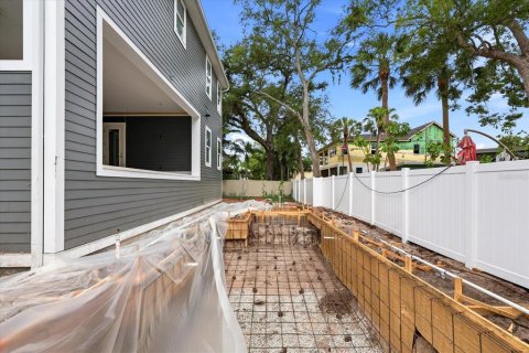 House in Tampa, Florida 5 bedrooms, 403.38 sq.m. № 2114491 - photo 11