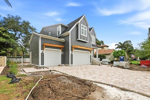 House in Tampa, Florida 5 bedrooms, 403.38 sq.m. № 2114491 - photo 3