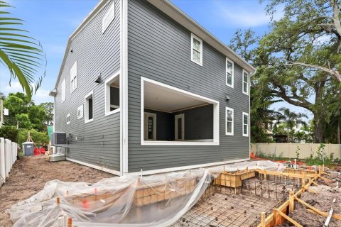 House in Tampa, Florida 5 bedrooms, 403.38 sq.m. № 2114491 - photo 10
