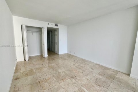 Condo in North Bay Village, Florida, 2 bedrooms  № 1951208 - photo 6