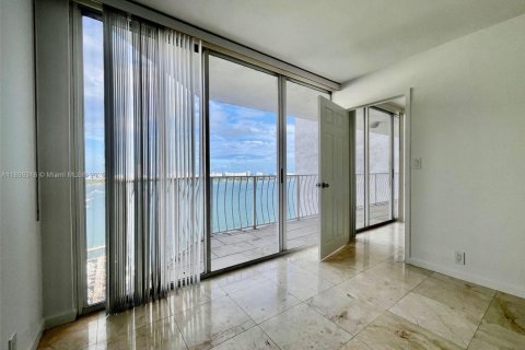 Condo in North Bay Village, Florida, 2 bedrooms  № 1951208 - photo 3