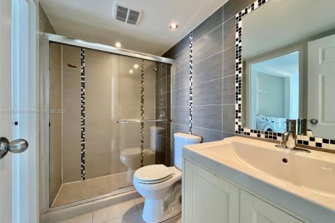 Condo in North Bay Village, Florida, 2 bedrooms  № 1951208 - photo 11