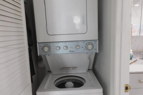 Condominio en alquiler en Miami Beach, Florida, 1 dormitorio, 95.32 m2 № 2021122 - foto 12