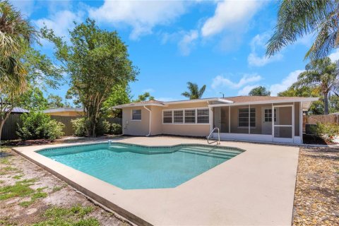 House in Clearwater, Florida 2 bedrooms, 111.76 sq.m. № 1747180 - photo 24