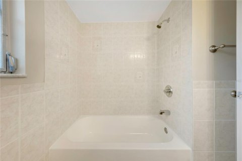 House in Clearwater, Florida 2 bedrooms, 111.76 sq.m. № 1747180 - photo 19